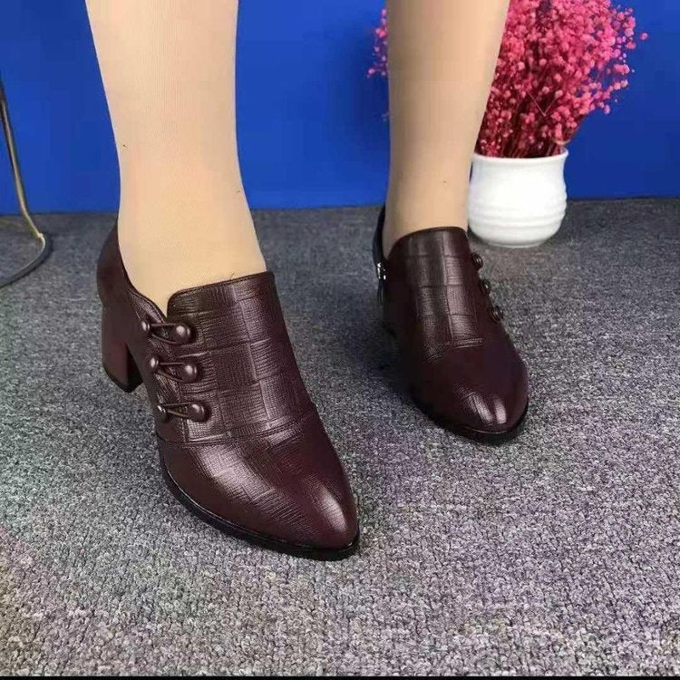 Women Elegant Lace Slip-On Pumps with Low Block Heel and Structured Leather Look Mune Fashion