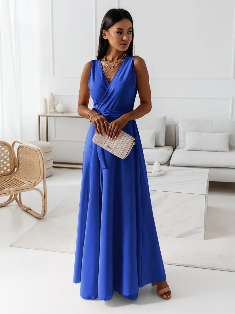 Mune | Elegant Long Women's Dress with V-Neck