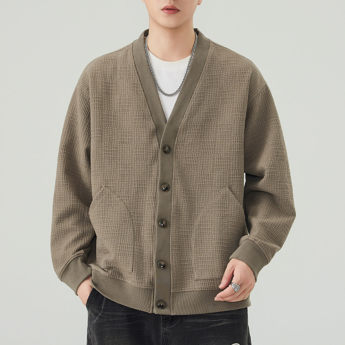 Men's textured knit cardigan with V-neck and patch pockets Mune Fashion