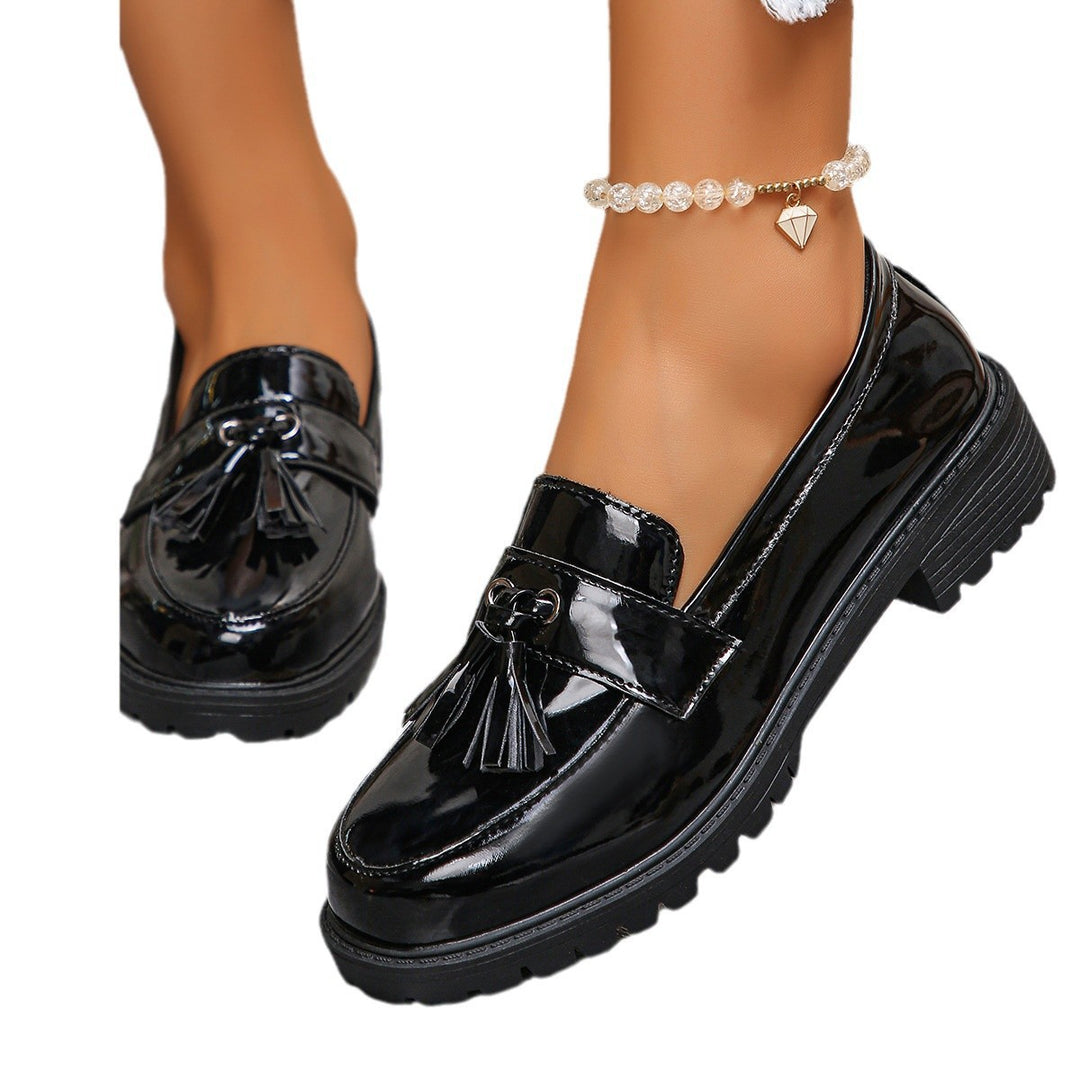 Women's elegant patent tassel loafer with profiled tractor sole and cushioned comfort footbed Mune Fashion