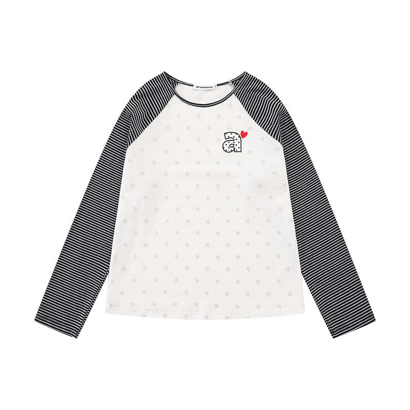 Women's raglan long sleeve shirt with striped sleeves, all-over stars and letter appliqué Mune Fashion