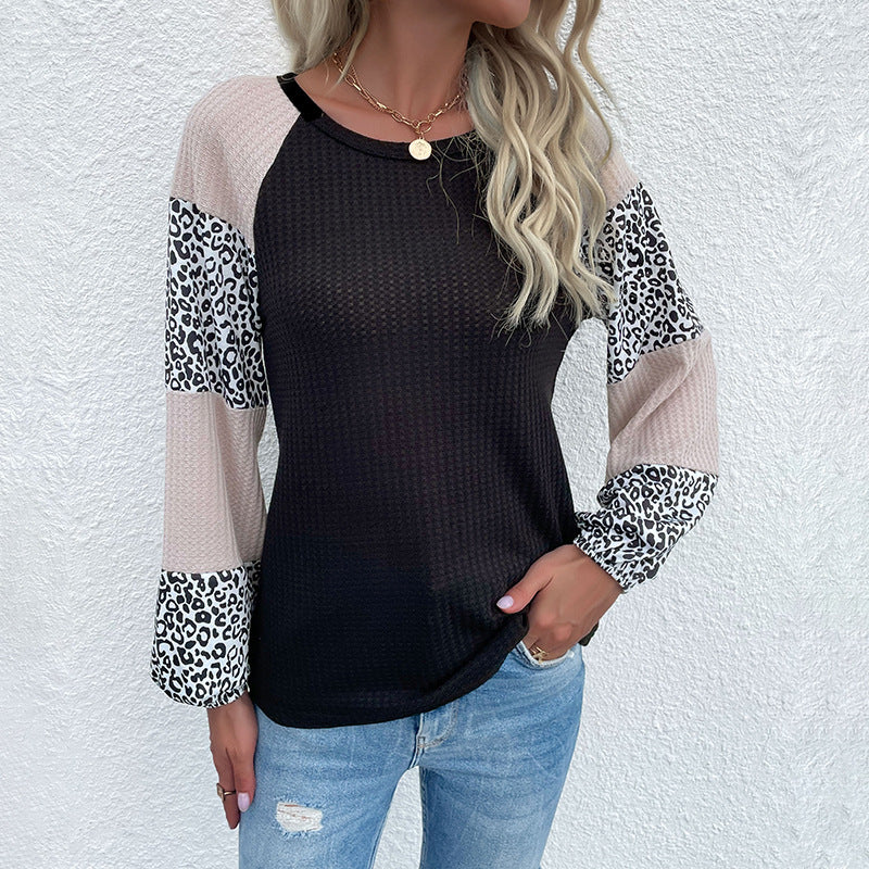 Women's raglan long sleeve shirt made of waffle jersey with color block sleeves and leopard details Mune Fashion