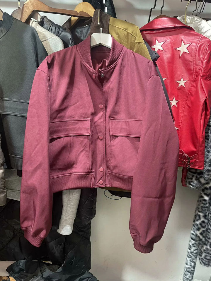 Women's short-cut utility bomber jacket with flap pockets and fine ribbed finishes Mune Fashion