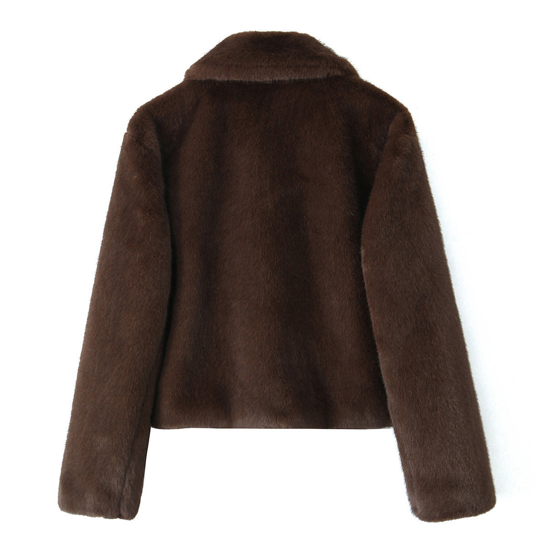 Women’s short jacket made of luxurious faux fur with a classic shirt collar Mune Fashion