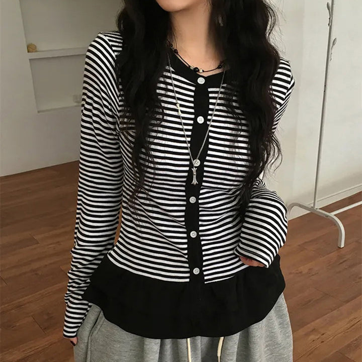 Women nan finer short cardigan with button placket, lace collar, and wavy hem Mune Fashion