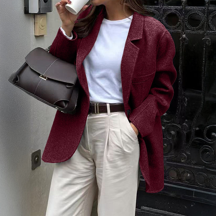 Women's casual wool coat in boyfriend cut with deep lapels and patch pockets Mune Fashion
