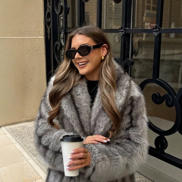 Women's short coat made of voluminous faux fur with wide shawl collar Mune Fashion