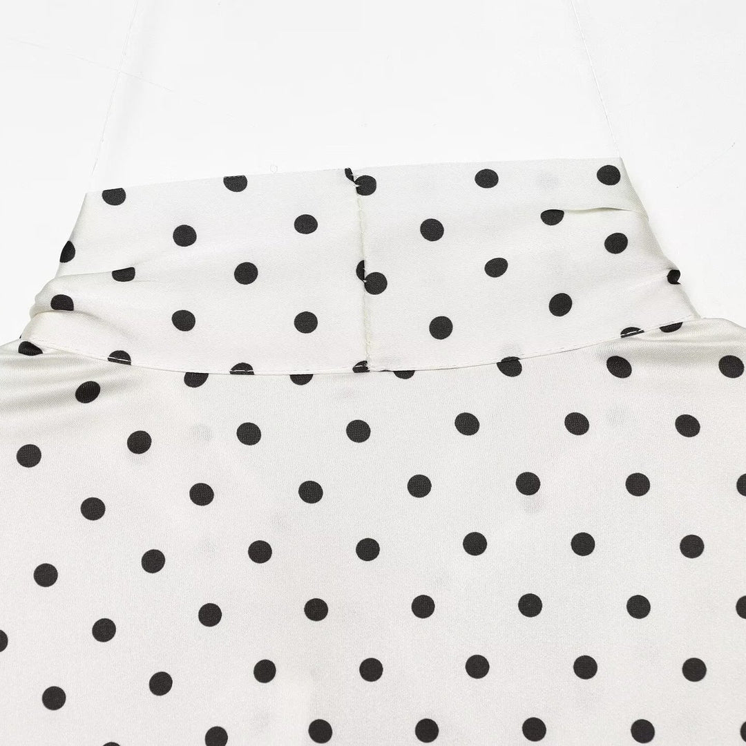 Women's blouse with bow collar, polka dot pattern and flounce sleeves Mune Fashion
