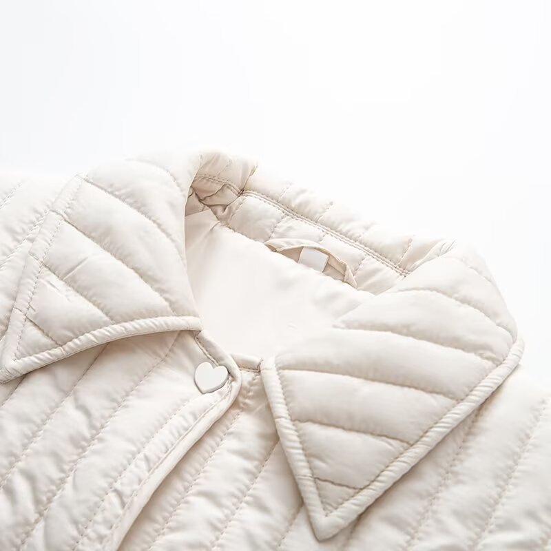 Women's short quilted jacket with vertical quilting, shirt collar and heart button placket Mune Fashion