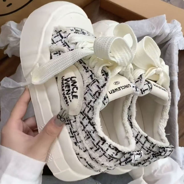 Women Comfortable Sneakers with cozy lining and trendy design Mune Fashion