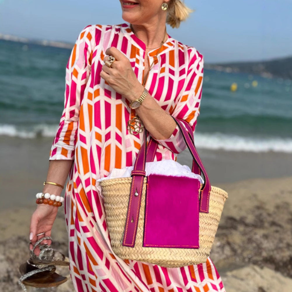 Women's flowing maxi dress with graphic all-over print, V-neck and three-quarter sleeves Mune Fashion