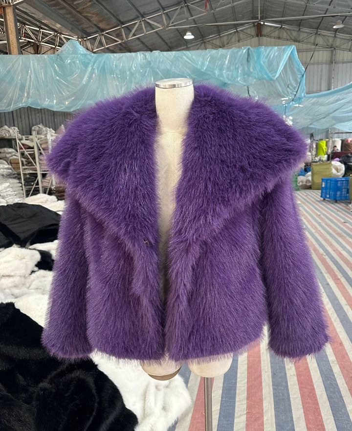 Women's short bolero in boxy cut made of vegan shaggy faux fur with XXL shawl collar Mune Fashion