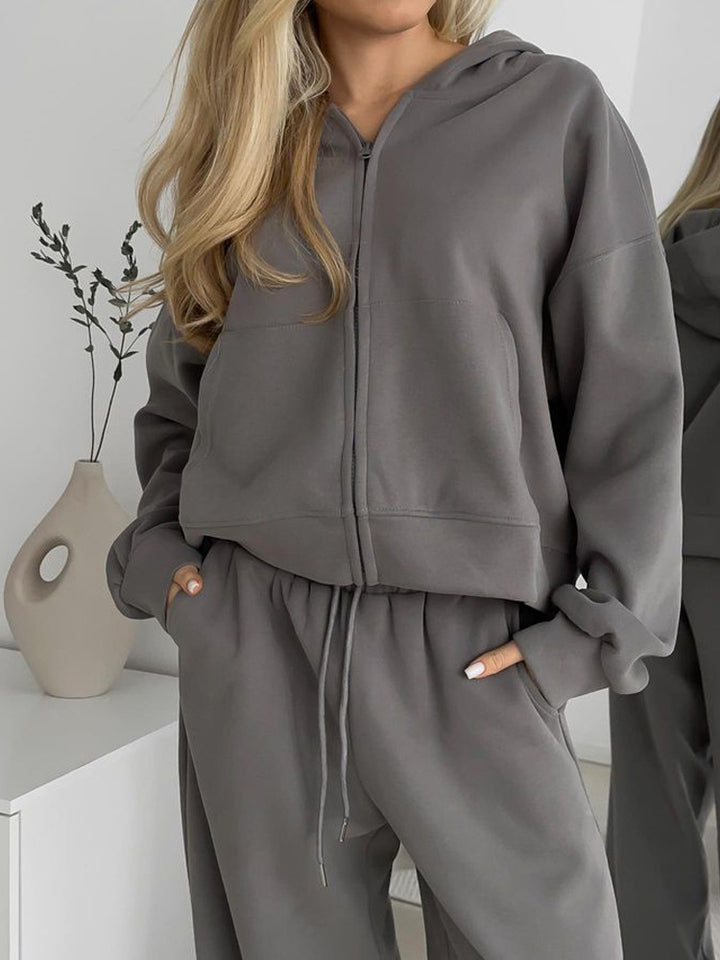Women's cropped hoodie jacket with full zip and high-waisted jogging pants set Mune Fashion