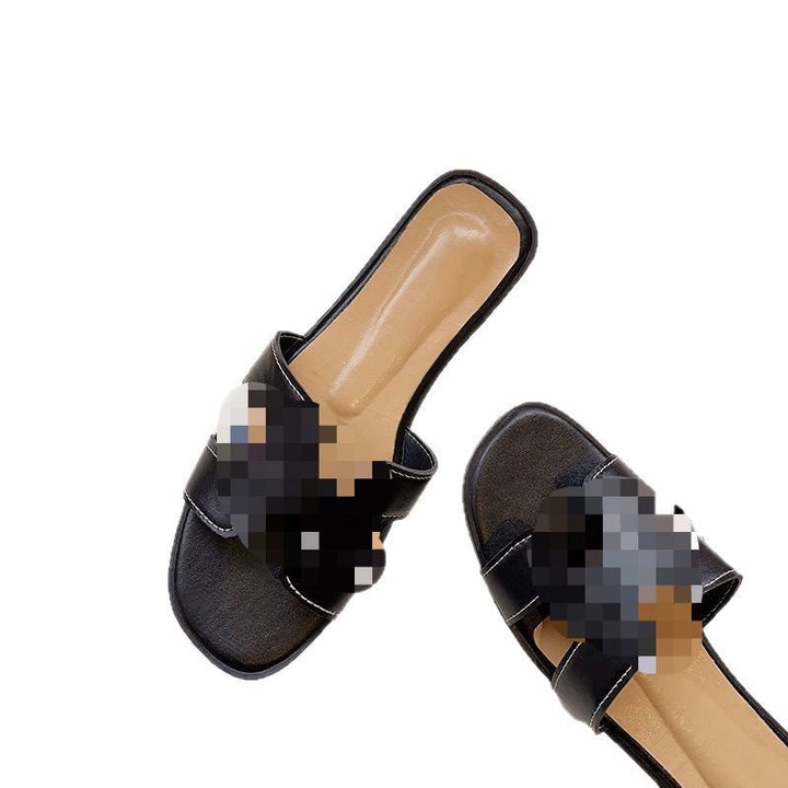 Women Flat Leather Look Slippers with Padded Footbed and Cut-Out Decorative Strap Mune Fashion