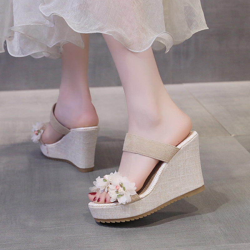 Women's wedge sandals with handcrafted flower appliqué and elastic midfoot strap Mune Fashion