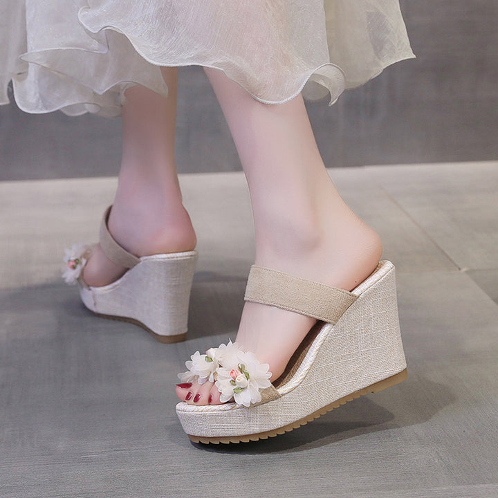 Women's wedge sandals with handcrafted flower appliqué and elastic midfoot strap Mune Fashion