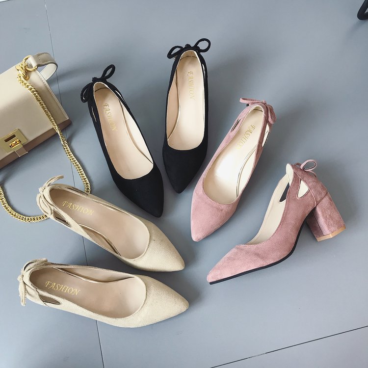 Ladies' pointed pumps with side cut-outs, heel strap with decorative cord and solid block heel Mune Fashion