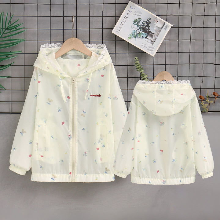 Women nan lightweight hooded summer jacket with lace trim, delicate allover print and zipper Mune Fashion