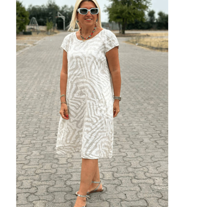 Women knee-length A-line midi dress with textured jacquard look and round neckline Mune Fashion