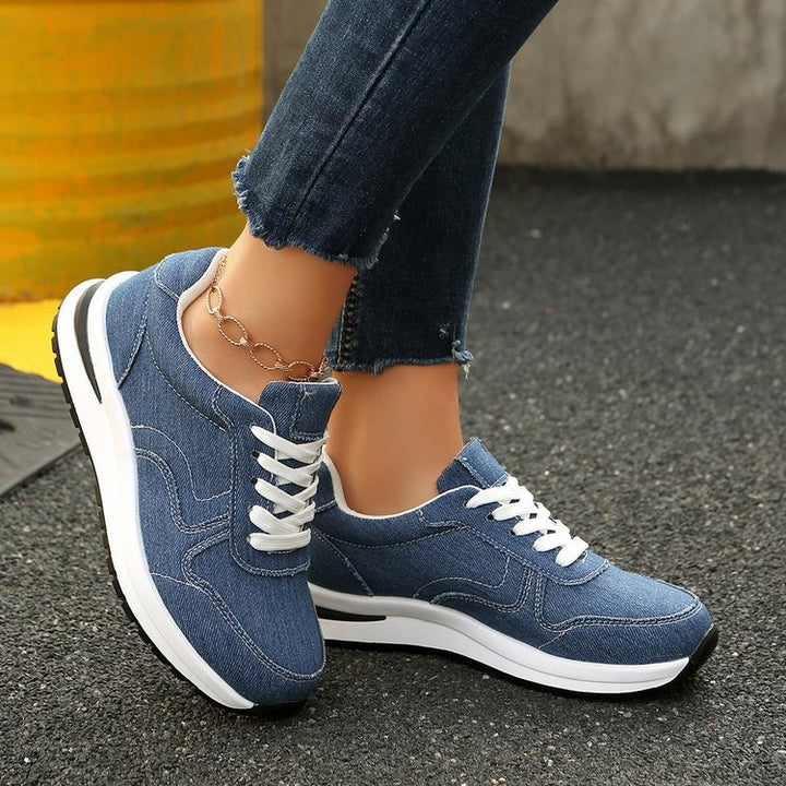 Women's lightweight sneakers in denim look with padded comfort footbed, shock-absorbing EVA midsole and patterned sole design Mune Fashion