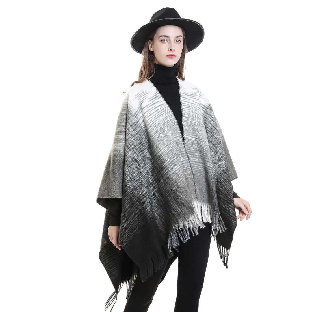 Women's Fringe Cape made of wool blend with open fall and reversible jacquard Mune Fashion
