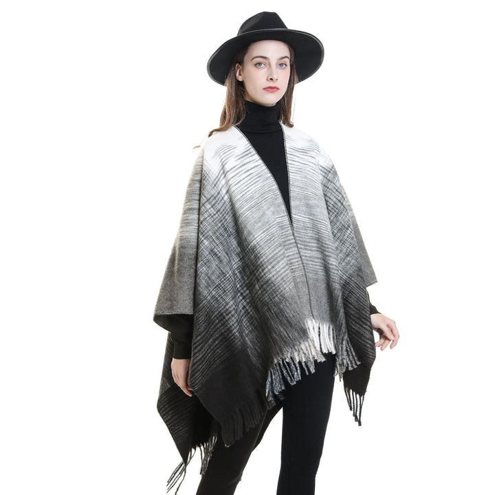 Women's Fringe Cape made of wool blend with open fall and reversible jacquard Mune Fashion