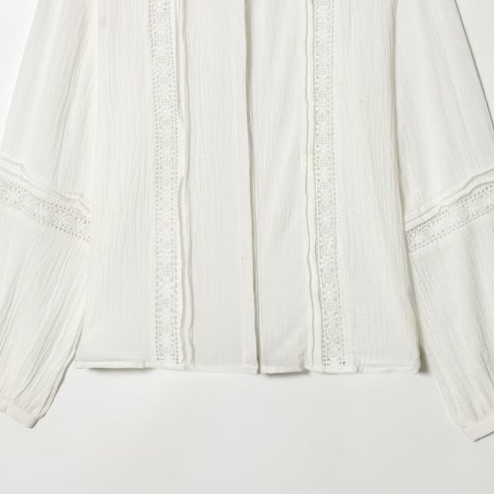 Ladies blouse with delicate lace appliqué, concealed button placket and balloon sleeves Mune Fashion