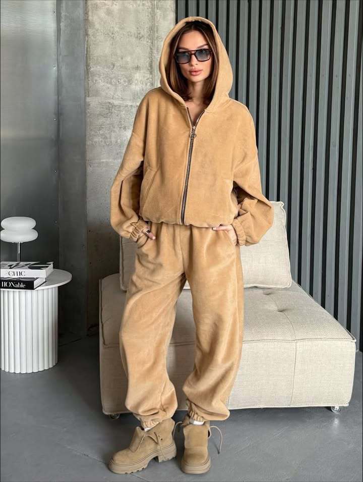 Women's Plush Loungewear Set with Zipper Hoodie and High-Waisted Jogging Pants Mune Fashion
