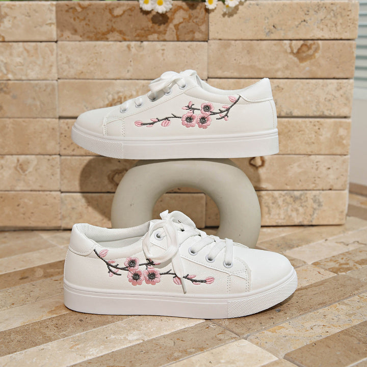 Women's platform sneaker with floral embroidery and padded comfort insole Mune Fashion