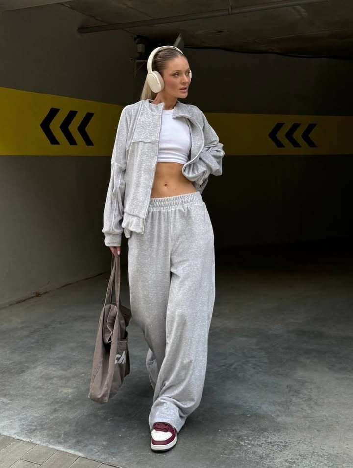 Women's modern velvet two-piece with short stand-up collar zip and flowing high-cut palazzo pants Mune Fashion