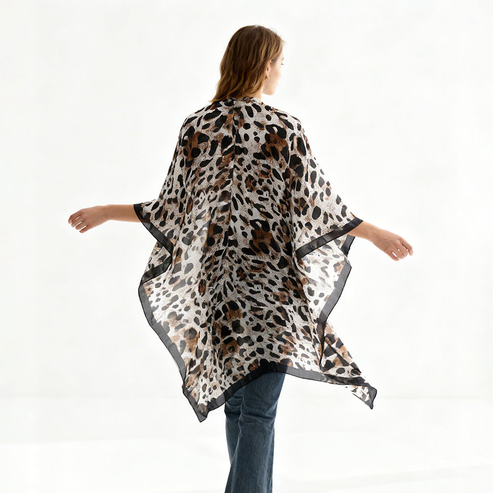 Women's Lightweight Viscose Kimono Wrap in Oversized Cut with Leopard Jacquard Fabric