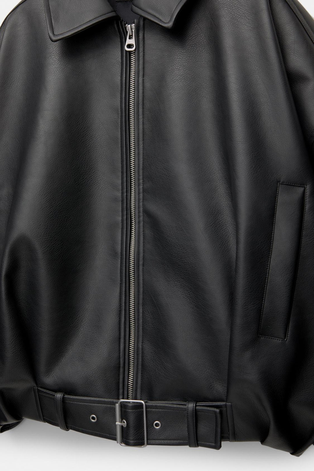 Women's short cut faux leather jacket with full zipper and figure-hugging belt Mune Fashion