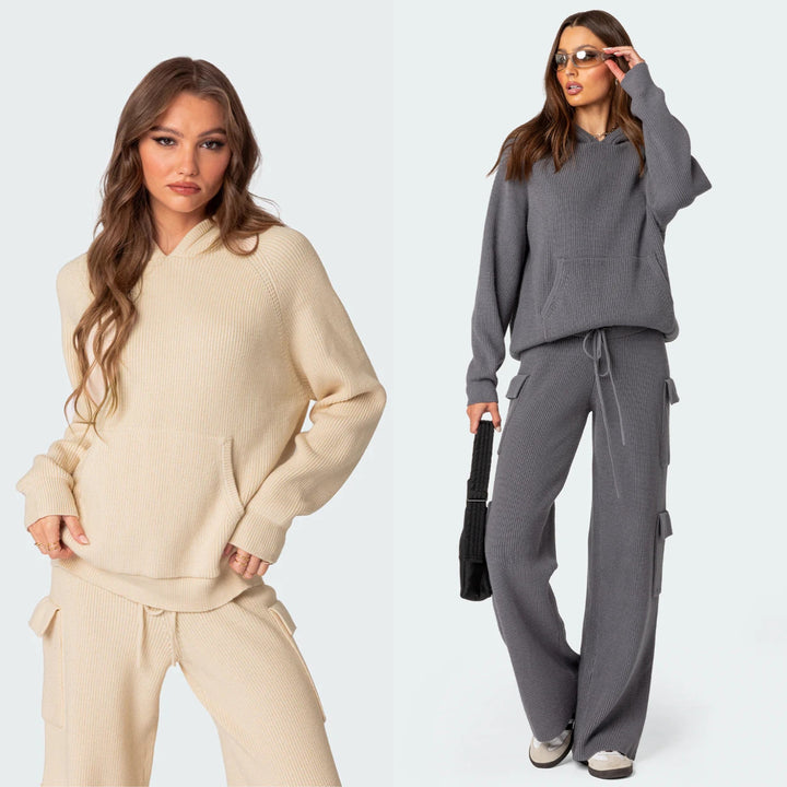 Women's knitted ribbed hoodie with kangaroo pocket and relaxed fit Mune Fashion