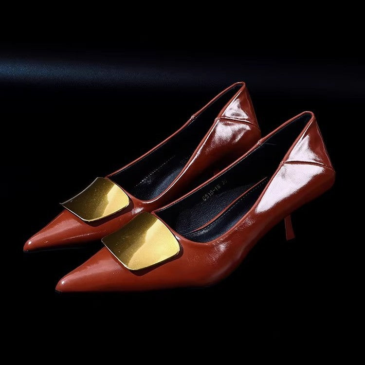 Women's pointed patent pumps with low kitten heel and decorative metal application Mune Fashion