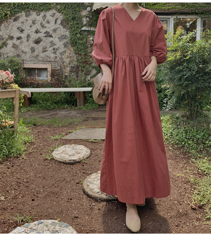Women's maxi dress with V-neck, gathered waist seam and voluminous three-quarter sleeves Mune Fashion