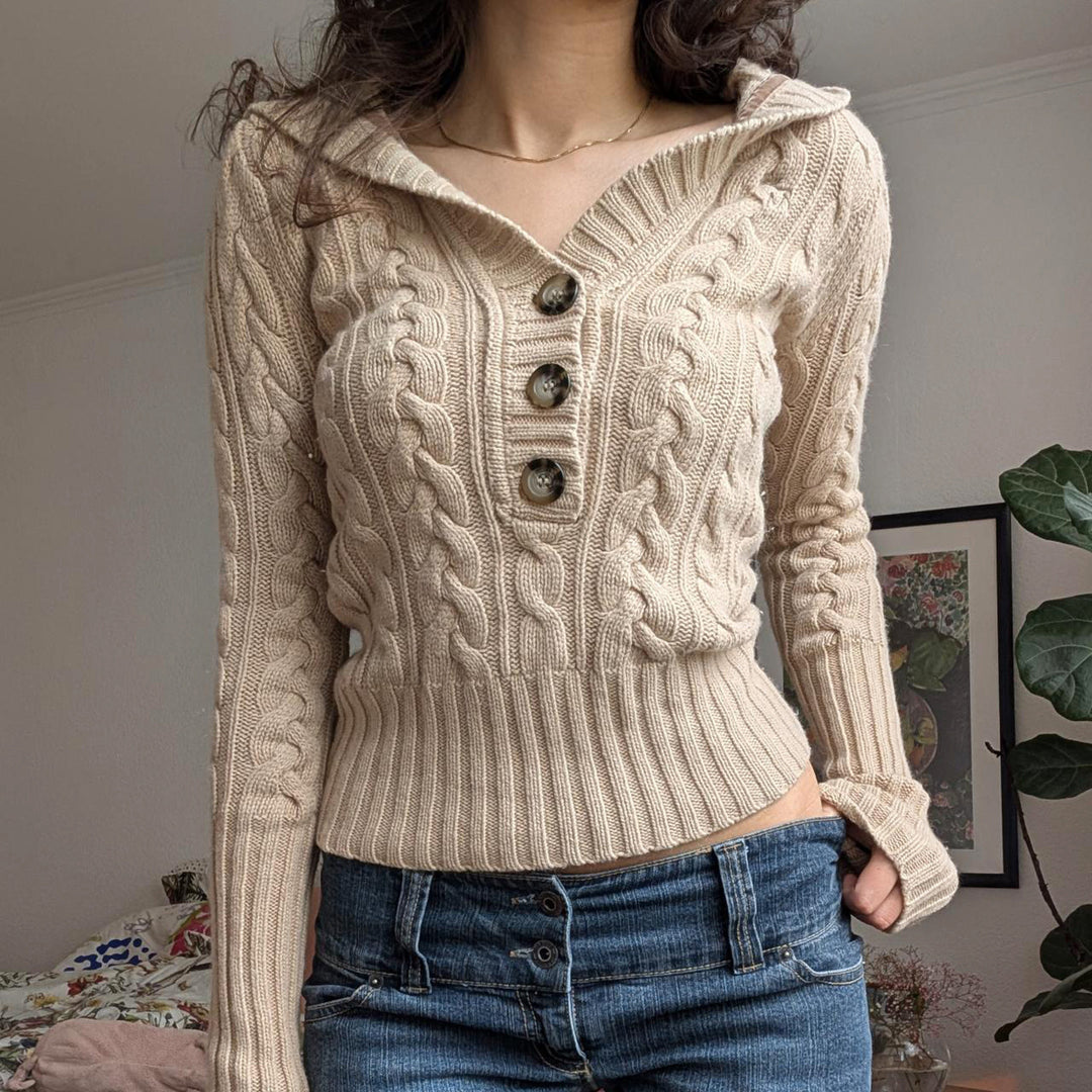 Women's fine-knit sweater with cable knit, V-neck with button placket and wide ribbed hem Mune Fashion