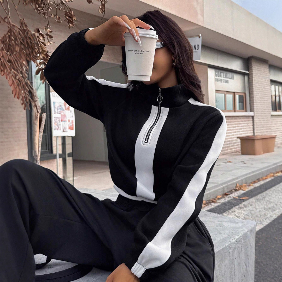 Women's short sweatshirt with half zipper and elastic waistband jogging pants set Mune Fashion