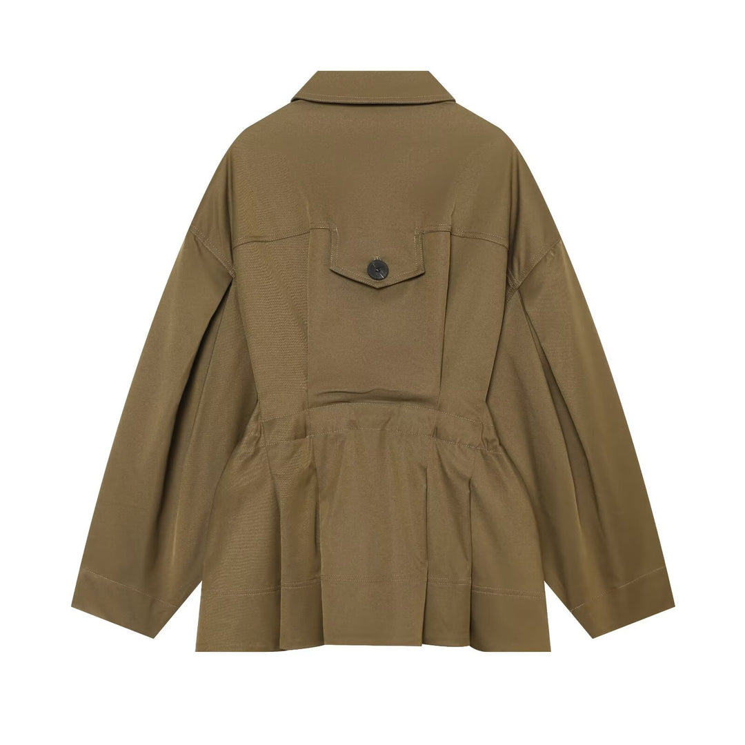 Women's short jacket in utility style with a loose fit and large flap pockets Mune Fashion