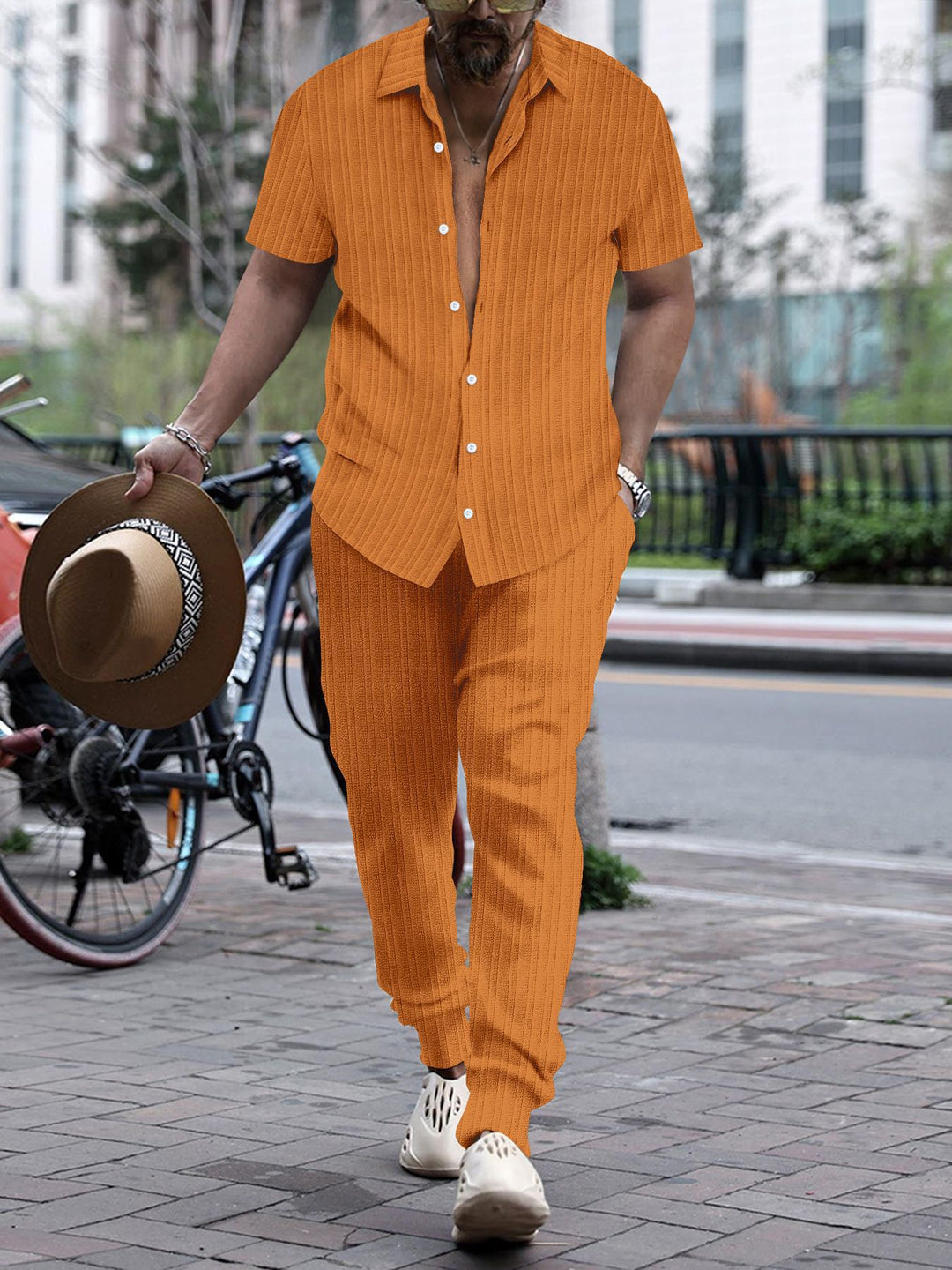 Men's short-sleeve structured relax set made of fine ribbed knit with open shirt collar and tapered chino pants Mune Fashion