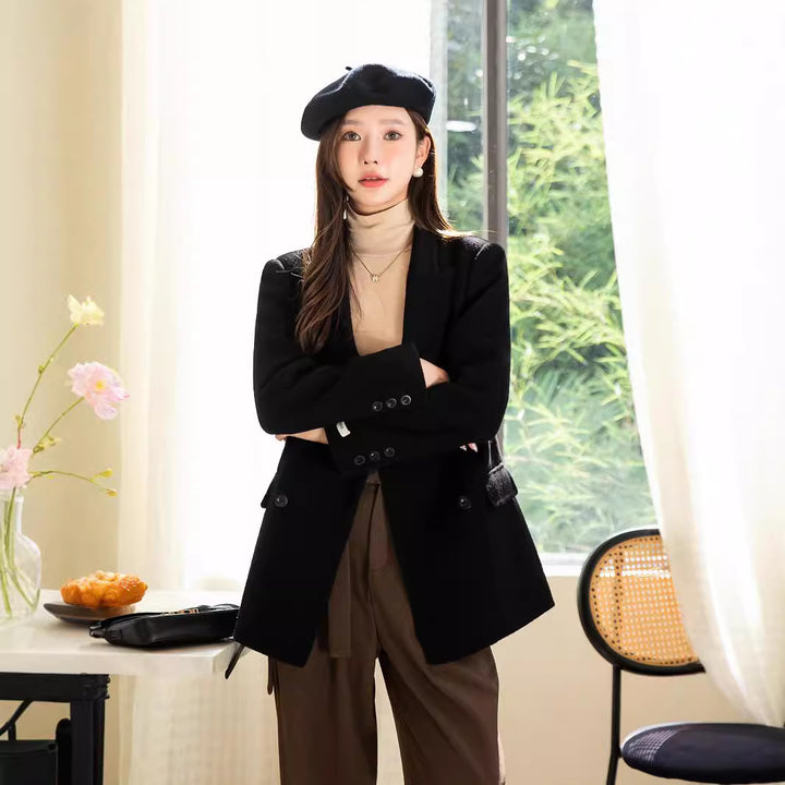 Women's double-breasted wool coat with lapel collar and feminine tailoring Mune Fashion