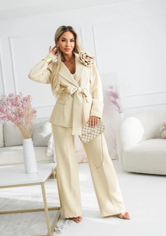 Ladies Elegant Oversize Blazer Set with Pink Rose Appliqué and High Waist Wide Leg Pants Mune Fashion