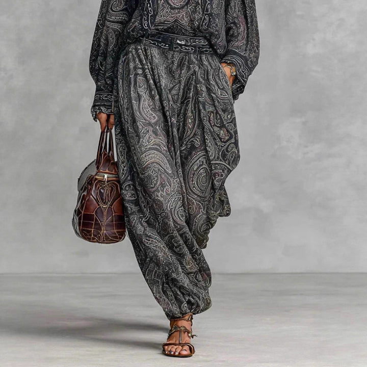 Women Flowing Boho Two-Piece Set with Loose Tunic and Harem Pants in Paisley Design Mune Fashion