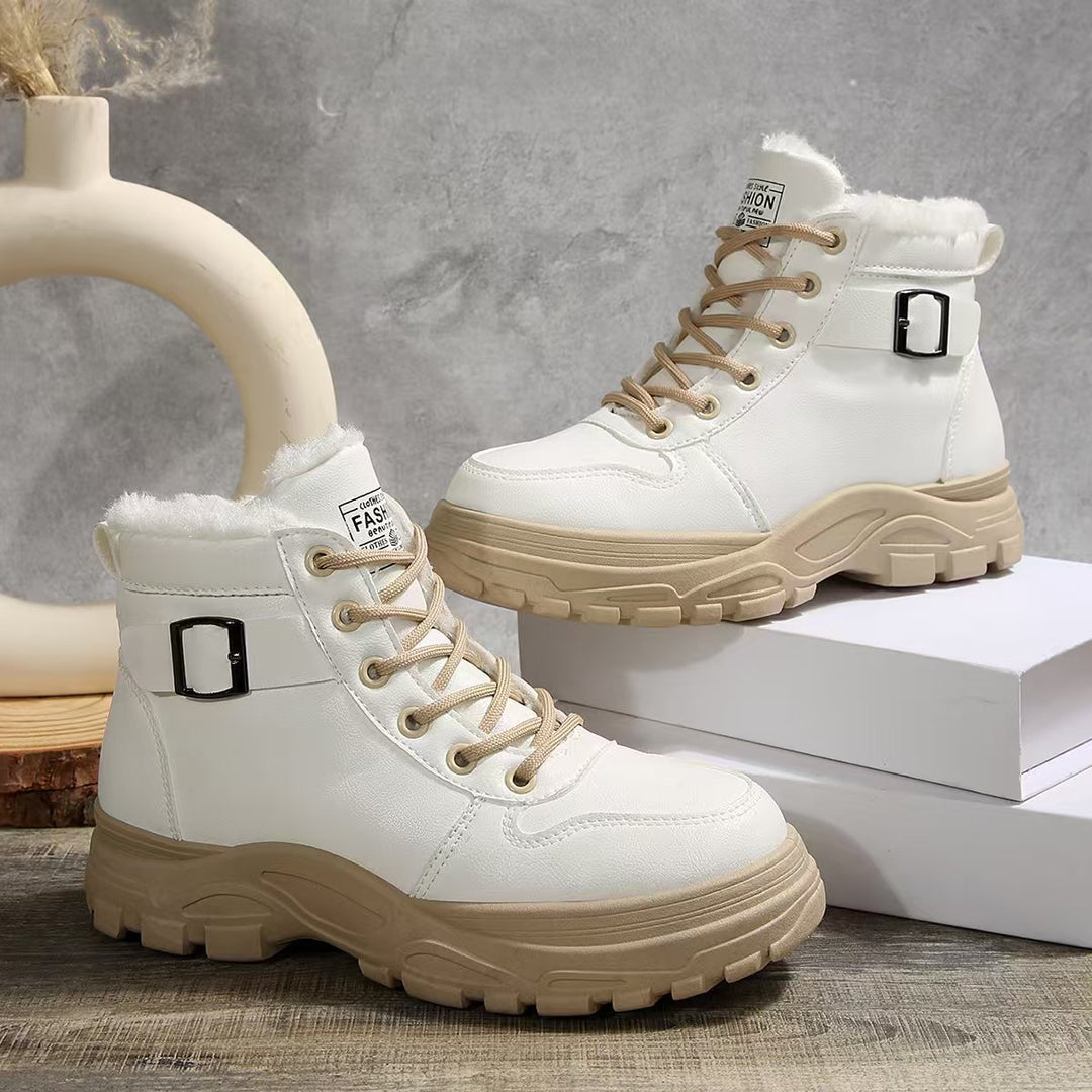 Ladies' padded platform lace-up ankle boots with decorative metal buckle and profiled rubber sole Mune Fashion