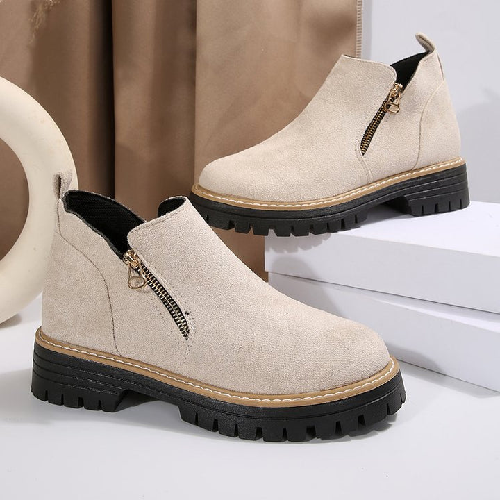 Damen Kurzschaft-Stiefeletten aus Veloursoptik mit seitlichem Reißverschluss und grober Profilsohle Mune Fashion