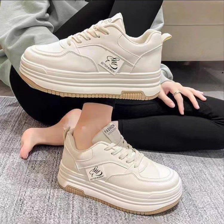 Women's sporty running sneakers with fashionable design and cushioning sole Mune Fashion