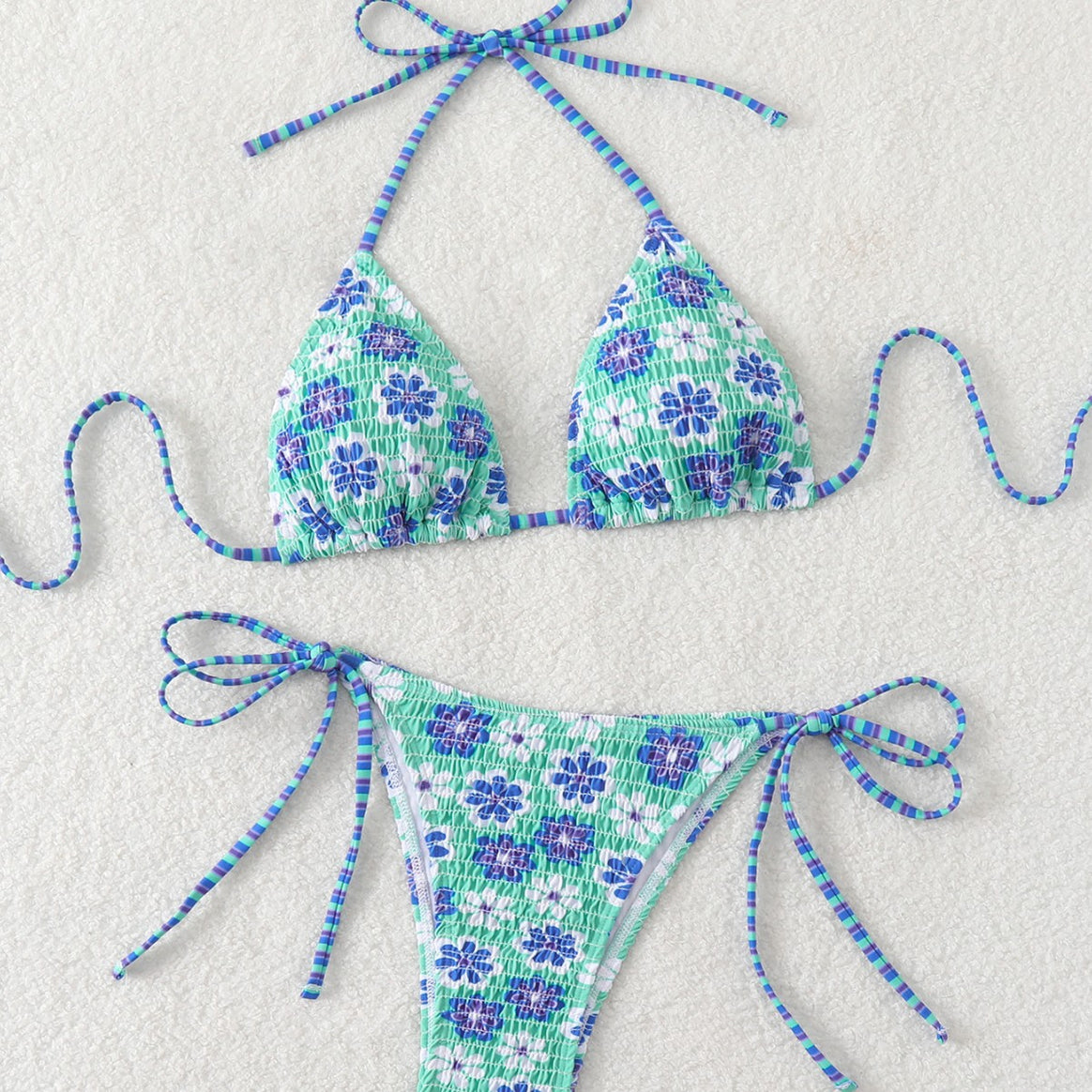 Women's triangle bikini with playful flower design and elastic straps Mune Fashion