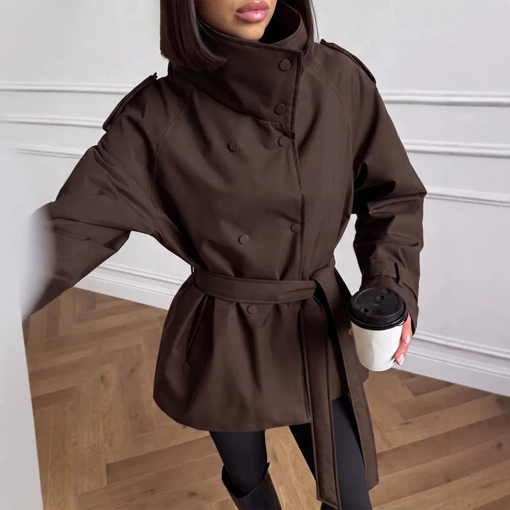 Women Short Technical Trench with High Collar Flap, Double Press Button Placket and Tailoring Tie Belt Mune Fashion