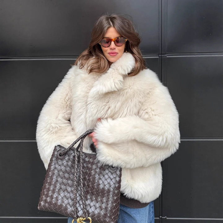 Women's short coat made of voluminous faux fur with a rounded shawl collar and boxy silhouette Mune Fashion