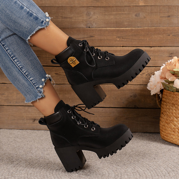 Ladies ankle-high lace-up ankle boots with robust profile heel and padded shaft Mune Fashion