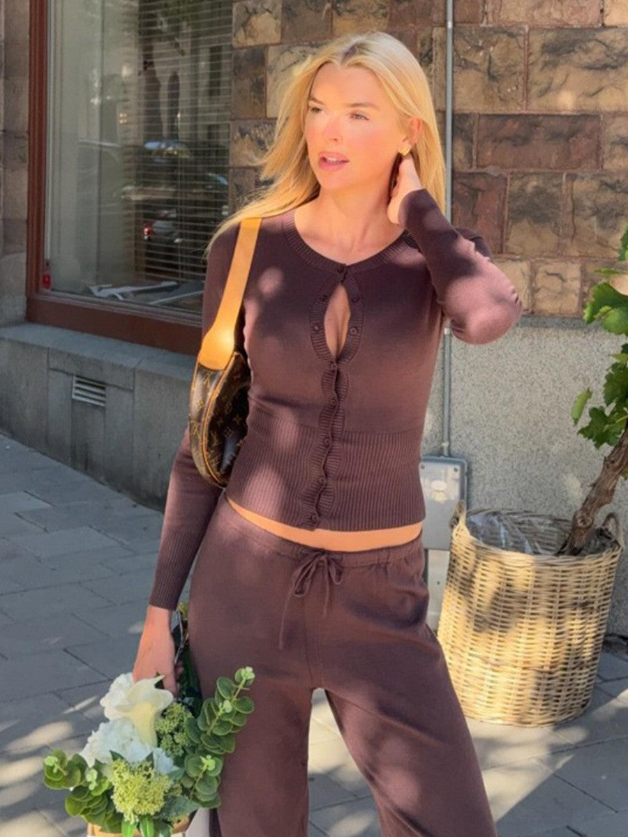 Ladies Tailored Cropped Cardigan made of fine knit with ribbed hem and button placket Mune Fashion